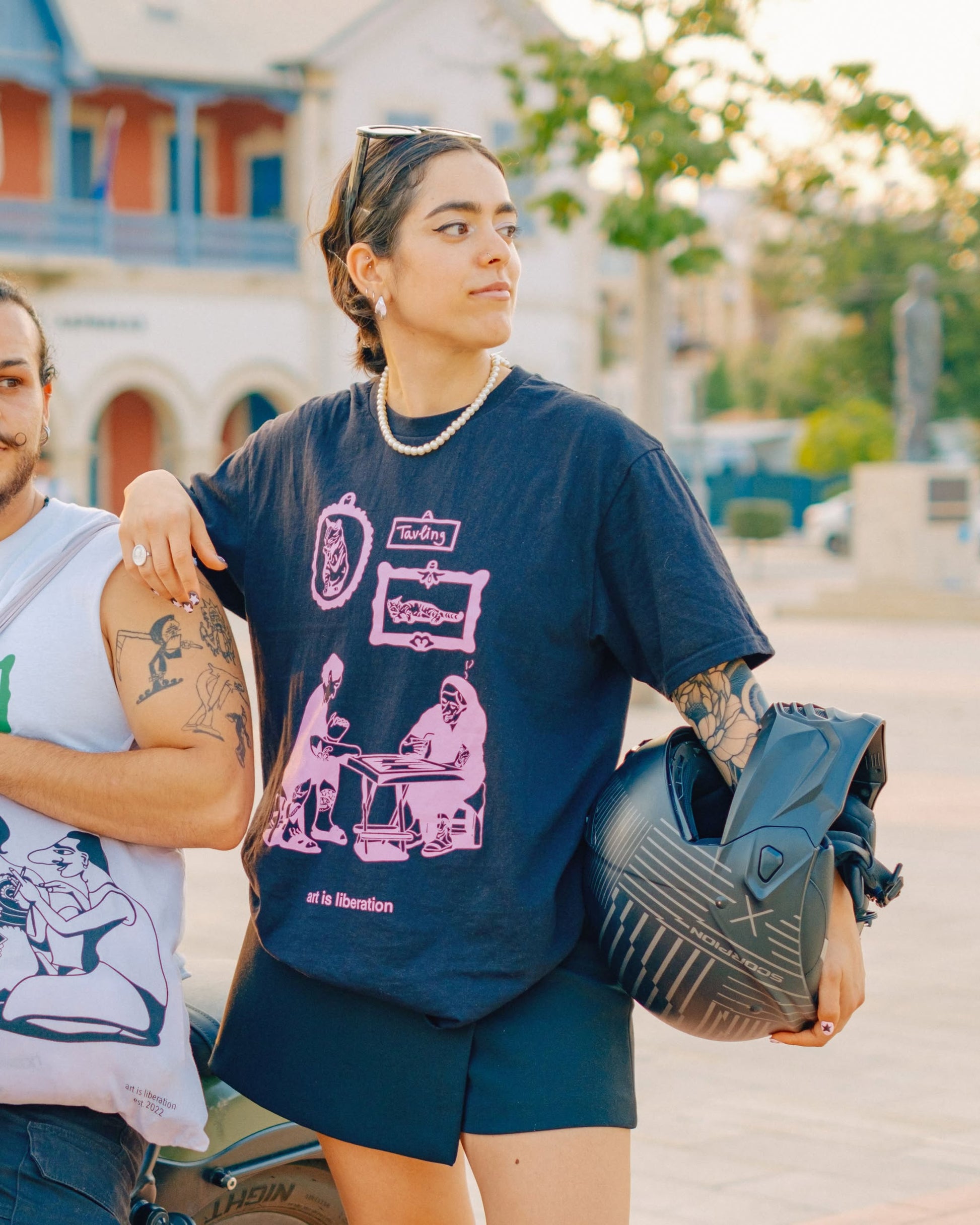 Roulla & Maroulla in black